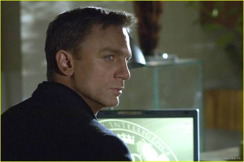 casino-royale-trailer10.jpg